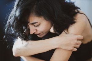 déséquilibre hormonal femme douleurs