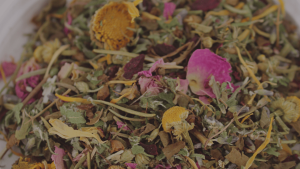 Yoni-steamYoni steam : plantes, dangers… réaliser un sauna vaginal sans risque - MoonFlow